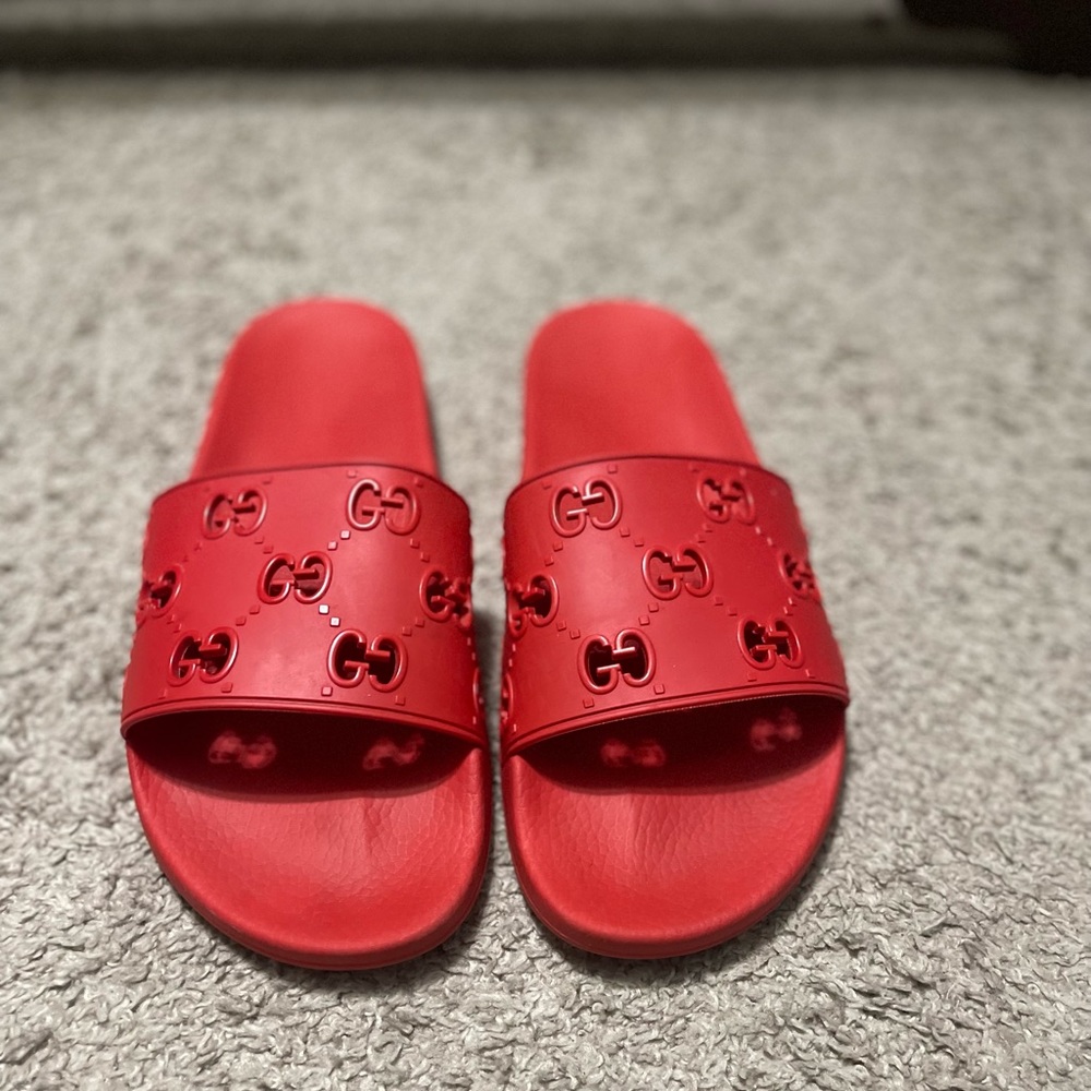 Authentic Gucci red flip-flops gently worn
